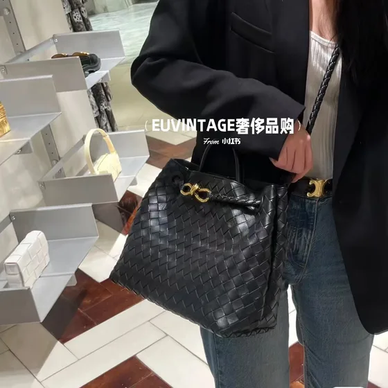 Bottega Veneta Andiamo Intreccio Top Handle Bag Black Top Handle