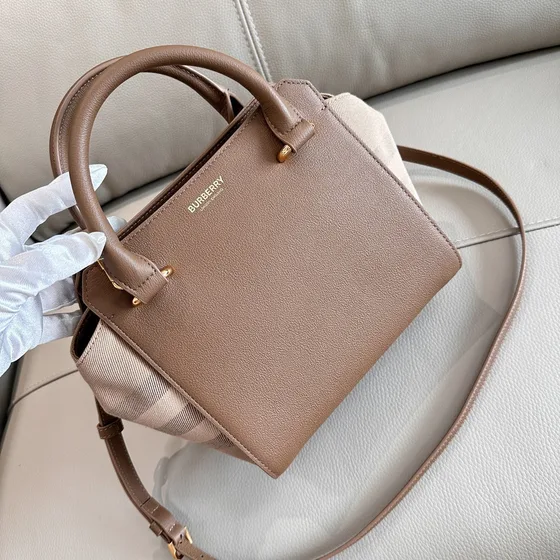 Burberry Banner Tote Oat/Beige Henkel