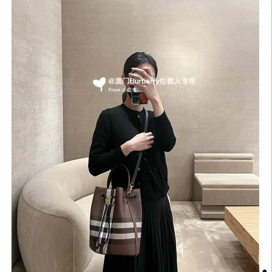 Burberry Check Small Сумка-ведро Коричневый/Birch Коричневый Check 16 x 26 x 26 cm Crossbody/Сумка на плечо，可加Верхняя ручка