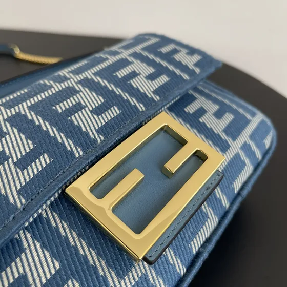 Fendi Baguette Mini Azul Crossbody