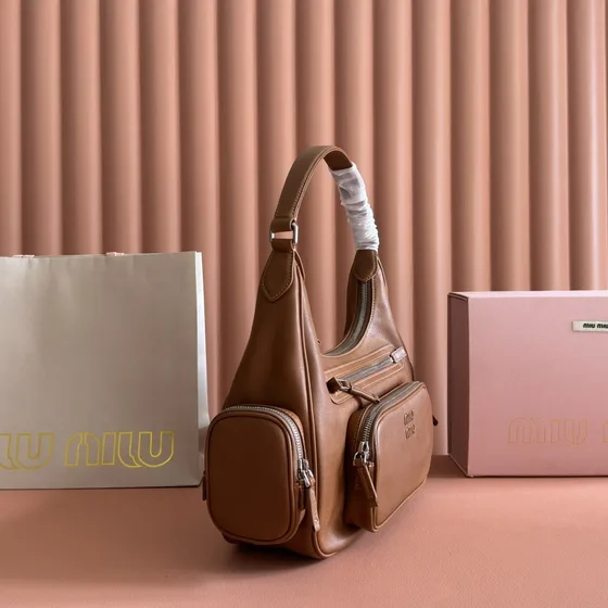 Miu Miu Læder Pocket Hobo Bag Brun Hobo