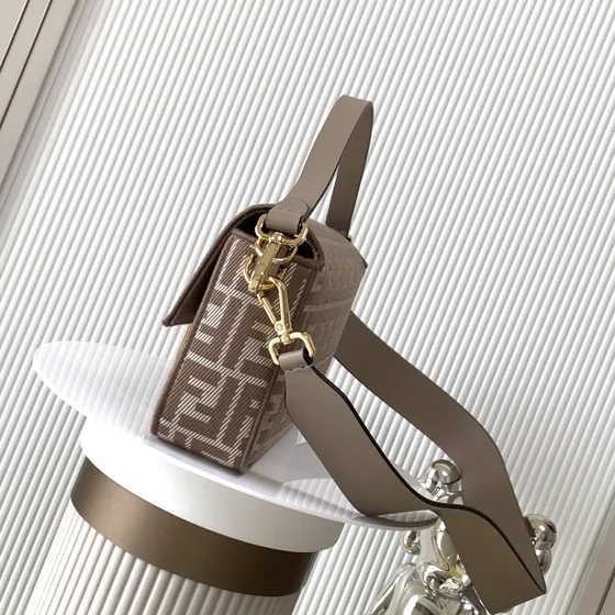 Fendi Baguette Beige/Brun Skulderveske