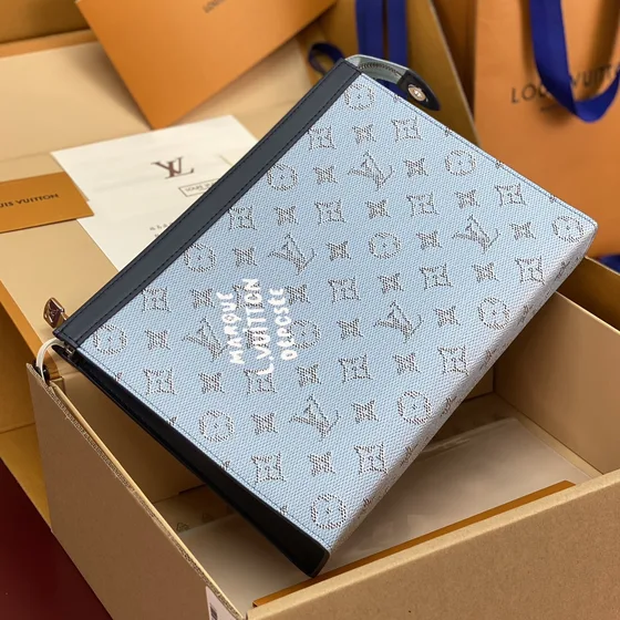 Louis Vuitton Pochette Voyage Light Синий Мешочек
