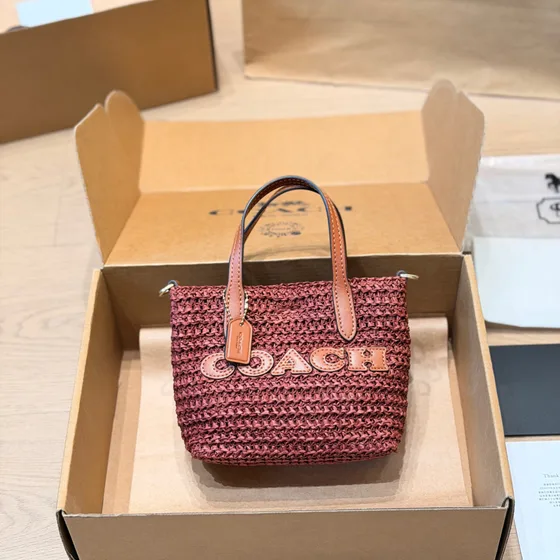 Coach Straw Mini Tote Crossbody Wine สีแดง / Natural สีครีม Crossbody