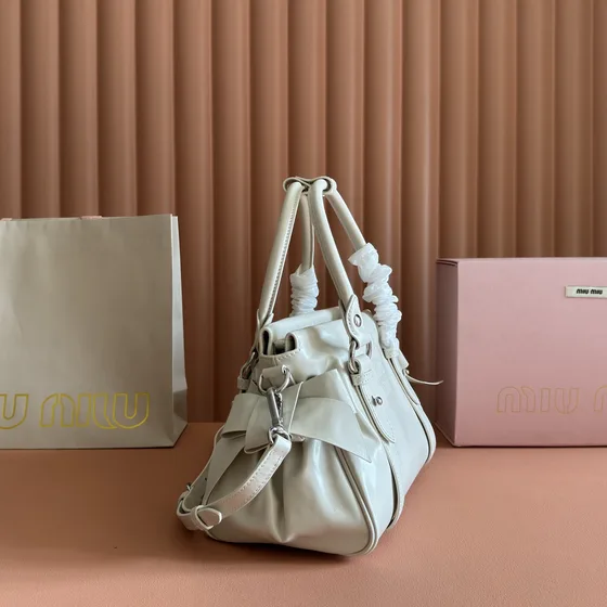 Miu Miu Nappa Läder Top-Handle Bag Vit Topphandtag