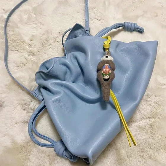 Loewe Sea Otter With Baby Charm In Felt And Kulit sapi muda Coklat/Putih/Multiwarna Pouch