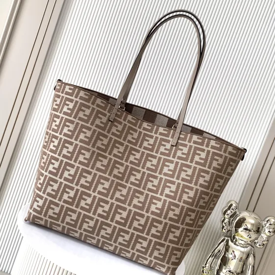 Fendi Roll Large Tote Be Nâu Tote Bag