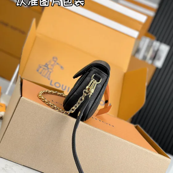 Louis Vuitton Portefeuille On Chain Ivy Noir Woc