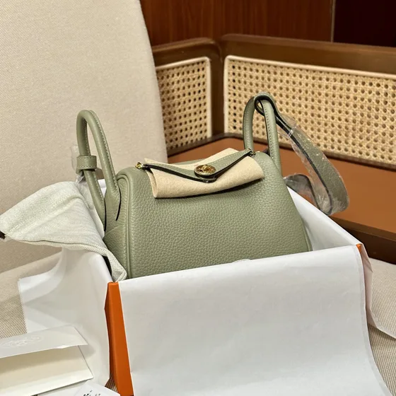 Hermes Lindy Mini Sage สีเขียว Shoulder Bag