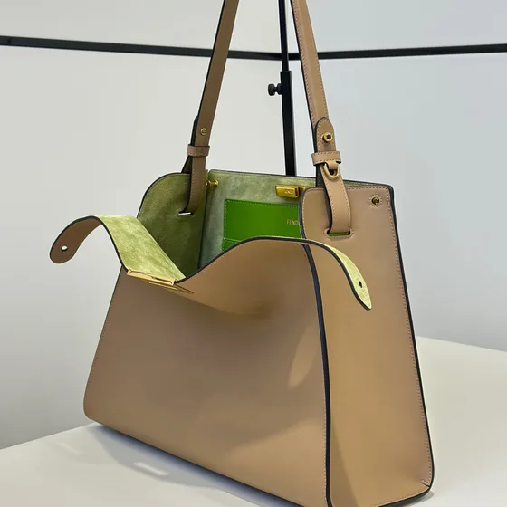 Fendi Peekaboo Essentially Beige Bovenhandgreep