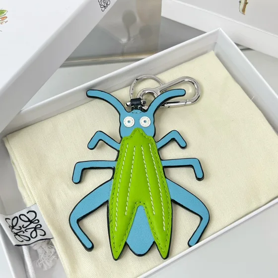 Loewe Insect Bag Charm สีฟ้า, Lime สีเขียว Pouch