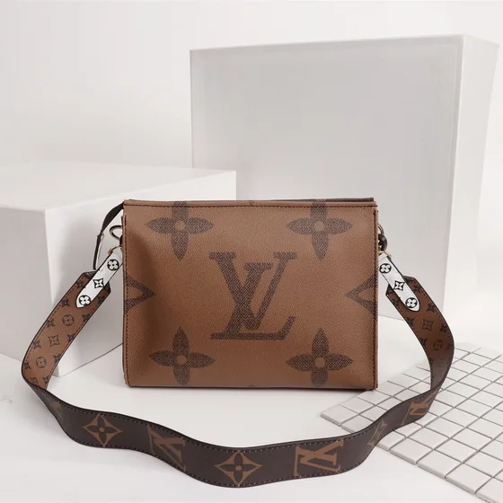 Louis Vuitton Toiletry Pochette On Chain Marron Crossbody