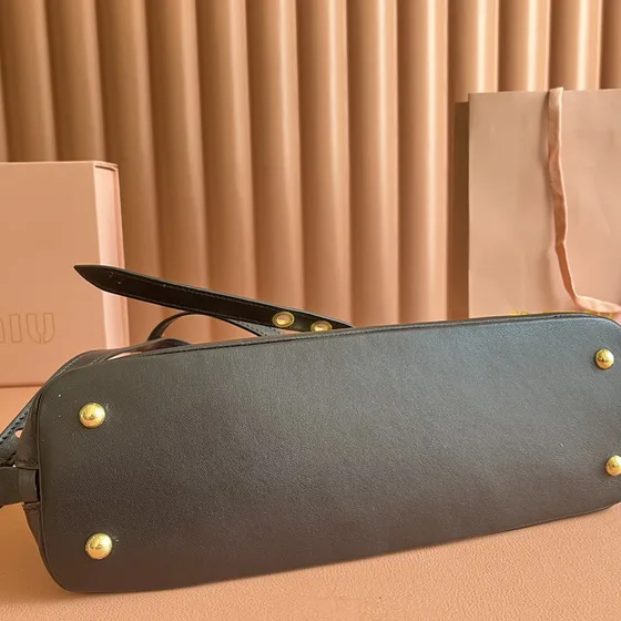 Miu Miu Couro Top-Handle Bag With Strap Preto Alça superior