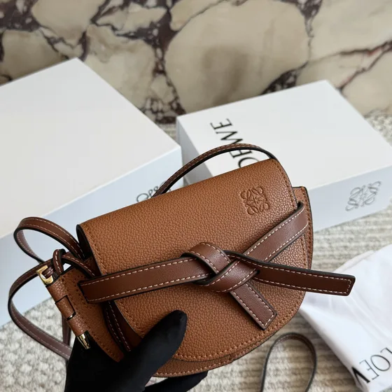 Loewe Gate Small Crossbody çanta Caramel/Kahverengi Crossbody