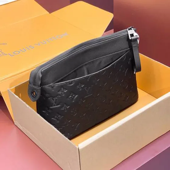 Louis Vuitton M82545 Noir Monogram Shadow 32 x 21 x 8 cm travel