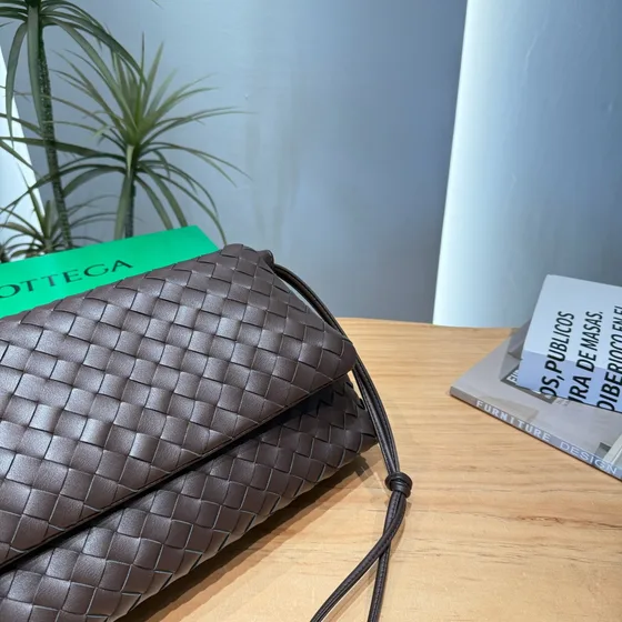 Bottega Veneta Intrecciato Messenger Dark Brun Crossbody