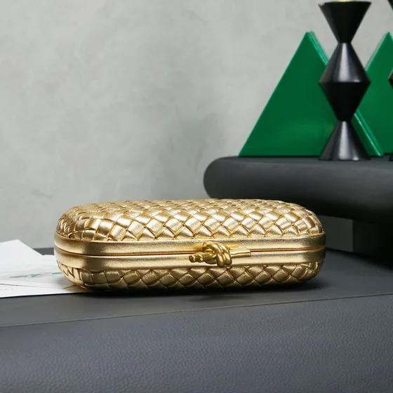 Bottega Veneta Knot Clutch สีทอง Clutch