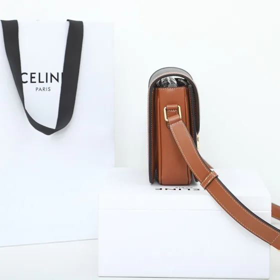 Celine Triomphe بني Shoulder Bag