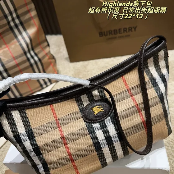 Burberry Highlands สีครีม 22*13cm Shoulder Bag