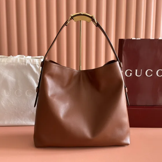 Gucci Gucci 70S Omuz çantası Kahverengi Omuz çantası