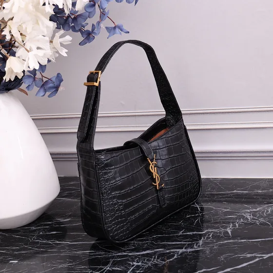 YSL Le 5 7 Shoulder Bag Black Shoulder Bag