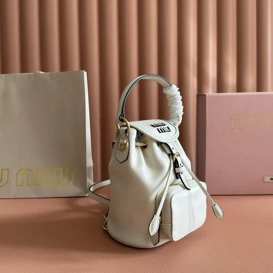 Miu Miu Beuteltasche Weiß Henkel