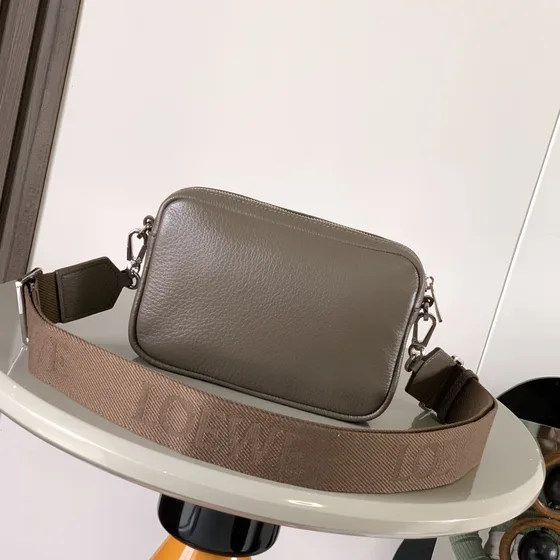 Loewe Pebble Camera Bag Taupe Grijs Crossbody