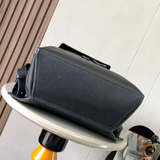 Loewe Anagram Schwarz Narbenleder everyday