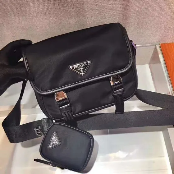 Prada Re-Nylon Bolsa de ombro With Necessaire Preto Crossbody