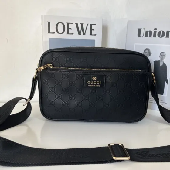 Gucci messenger Black GG embossed leather 27x18x7cm