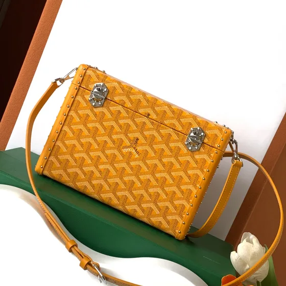 Goyard Cassette Trunk Bag Gul Crossbody