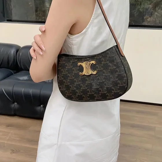 Celine Triomphe Medium Tilly Bag Tan Triomphe Doek (Bruin Monogram) Schoudertas