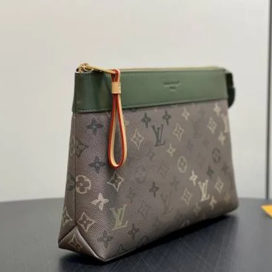 Louis Vuitton M26970 Monogram Eclipse Reverse 27 x 20 x 5 cm everyday
