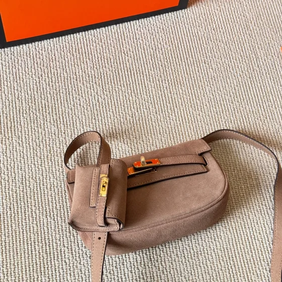 Hermes Kelly Moove بيج Crossbody