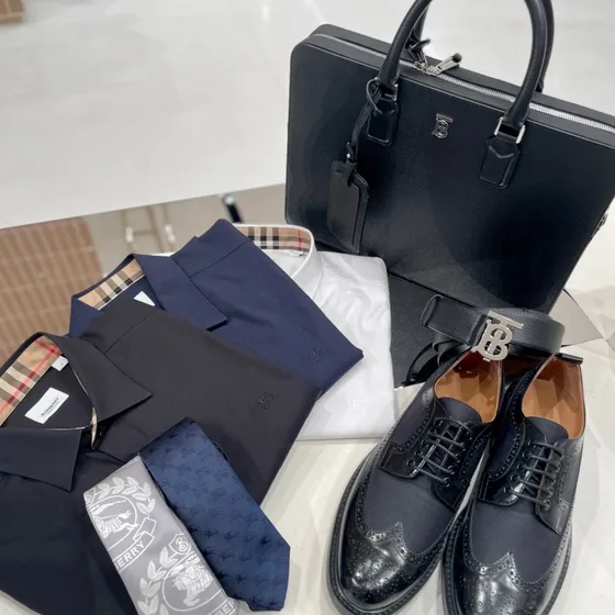 Burberry Monogram جلد Briefcase أسود Top Handle