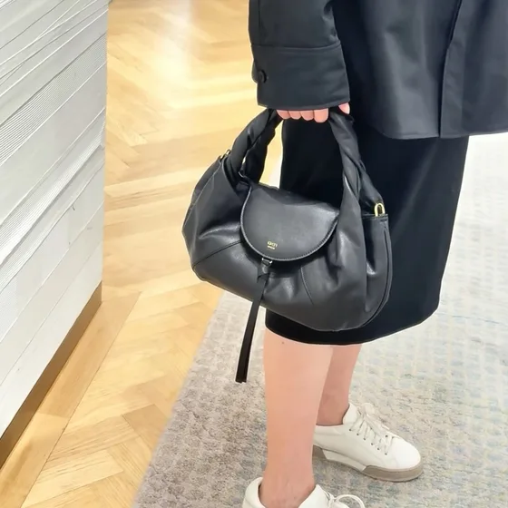 Fendi Spy Bag Hitam Shoulder Bag