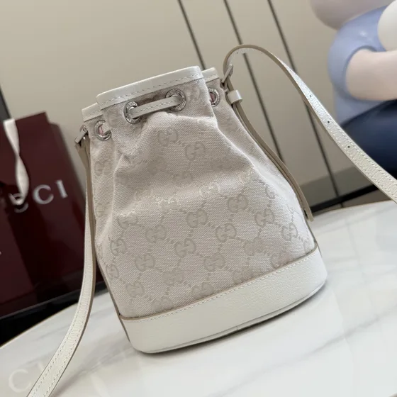 Gucci Gg ผ้าใบ Drawstring Bucket Bag Off สีขาว Crossbody