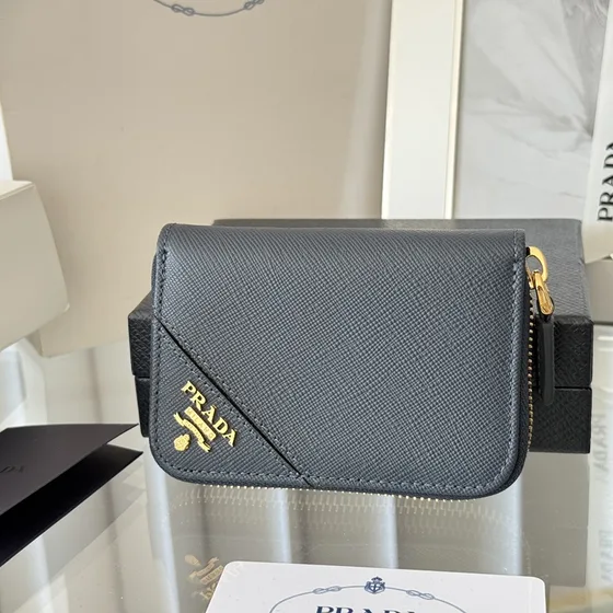 Prada Saffiano Metal Zip Around Card Holder Zwart Card Holder