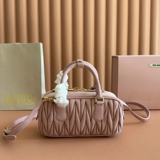 Miu Miu Matelassé Nappa Læder Top-Handle Bag Light Lyserød Tophåndtag