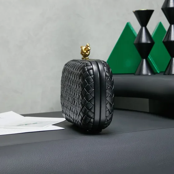 Bottega Veneta Intrecciato Knot Clutch Black Clutch