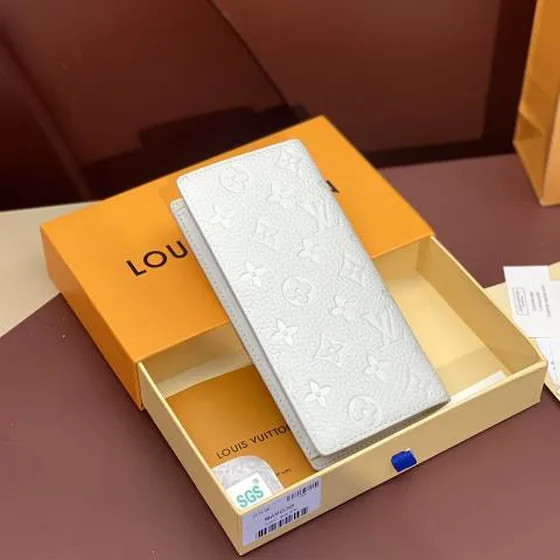 Louis Vuitton Brazza White Monogram Taurillon 10 x 19 x 2 cm everyday