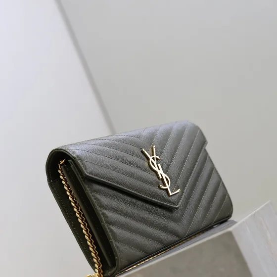 YSL Cassandre Matelassé Envelope Кошелёк On Chain Gray Woc