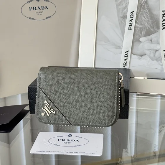 Prada Saffiano หนัง Zip Card Holder สีเทา Card Holder