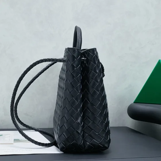 Bottega Veneta Small Andiamo Noir Anse supérieure
