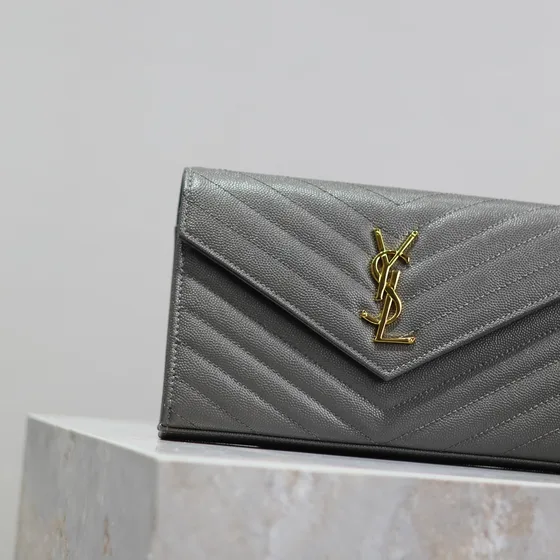 YSL Cassandre Matelassé Envelope Chain Brieftasche Gray Woc
