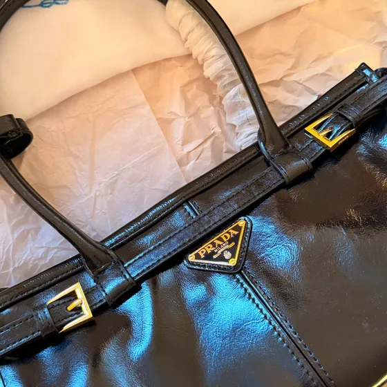 Prada Medium Pelle Top-Handle Bag Nero Manico