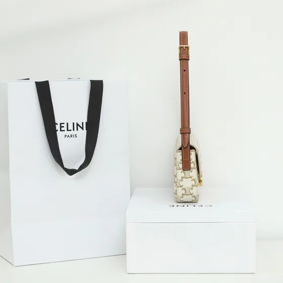 Celine Triomphe أبيض Shoulder Bag