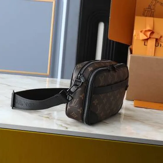 Louis Vuitton Camera bag Monogram Brown Black crossbody