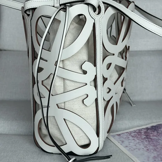 Loewe Anagram Cut Out Tote Bag สีขาว Tote Bag