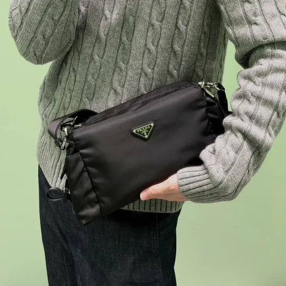 Prada Re-ไนลอน Shoulder Bag สีดำ Shoulder Bag